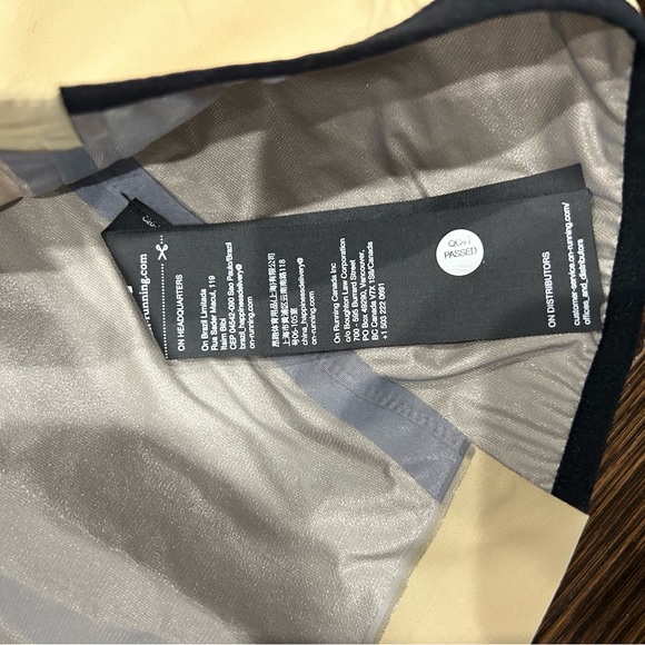 On Waterproof Anorak Men's XL NEW - Picture 6 of 7